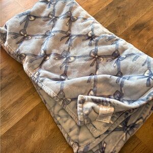 Elegant Blue and White Patterned Throw Blanket